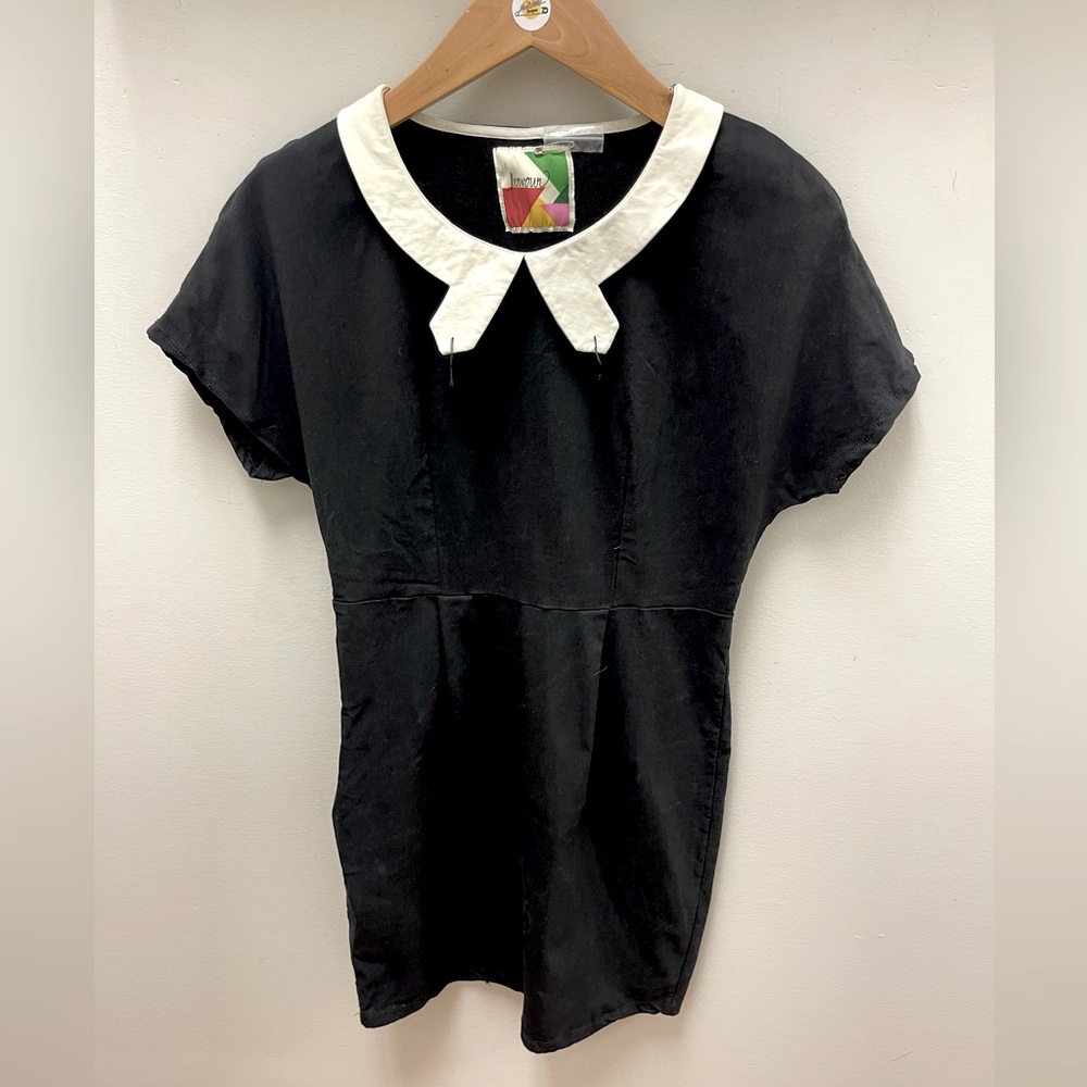 Cute vintage collared black dress EUC